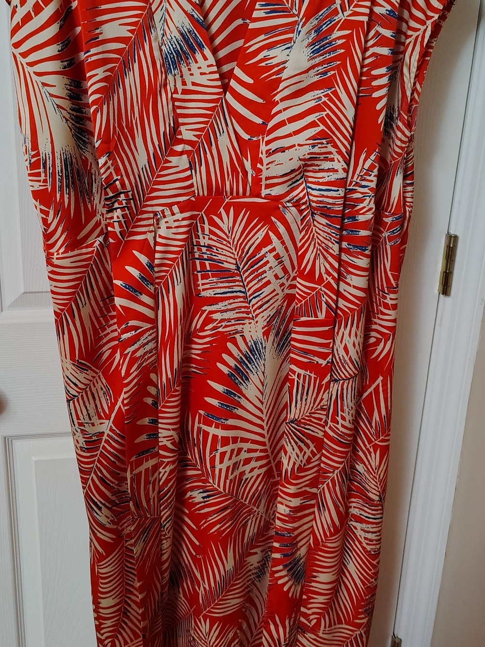 Cupshe Red Palm Print Wrap Dress - Picture 5 of 6